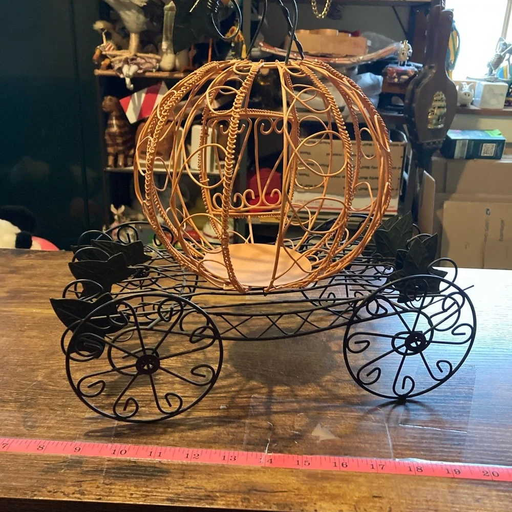 Cinderella pumpkin carriage made of orange and black wire - Picture 6 of 14